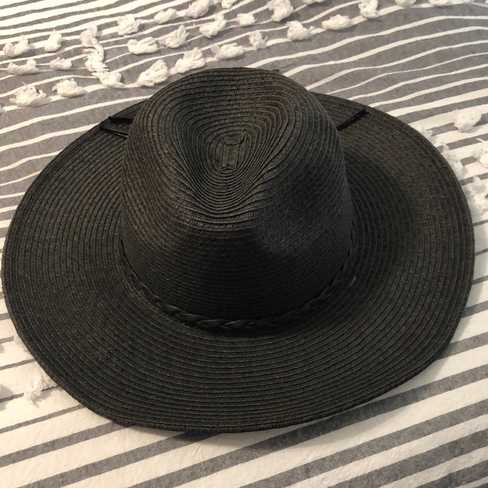 Black woven hat